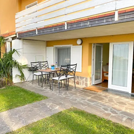 Appartamento Bellavista A Garten Mit Pool Colico